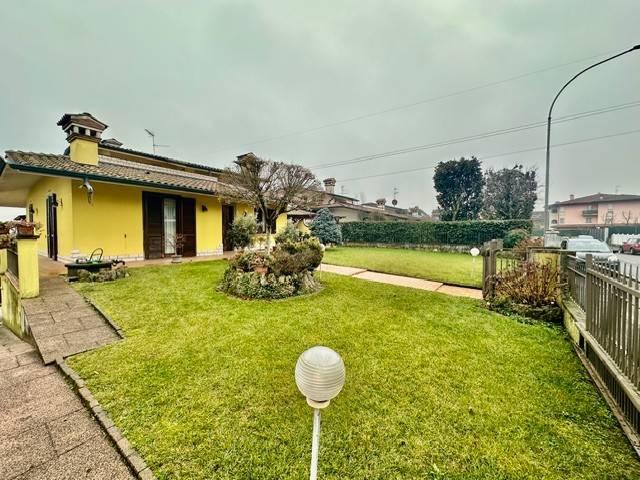 Villa Indipendente in vendita a Chiari, Lombardia