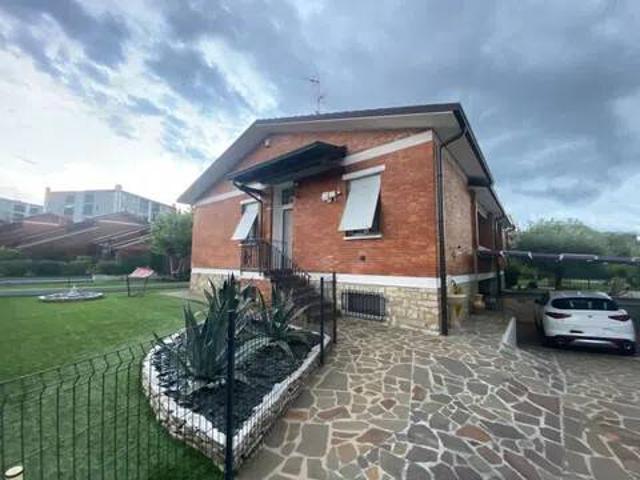 Villa Indipendente in vendita a Chiari, Lombardia