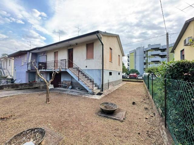 Villa Indipendente in vendita a Chiari, Lombardia