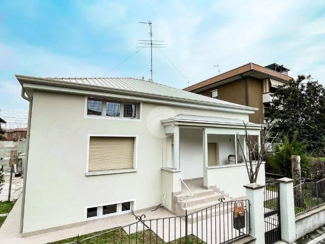 Villa Indipendente in vendita a Chiari, Lombardia