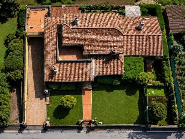 Villa Indipendente in vendita a Chiari, Lombardia