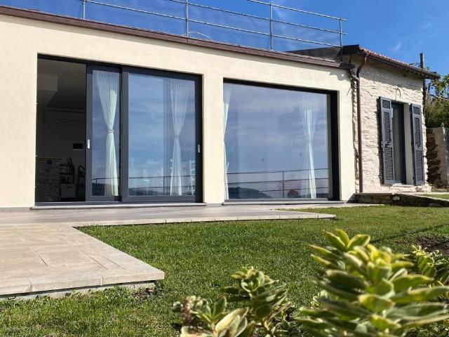 Villa Indipendente in vendita a Maxena, Chiavari