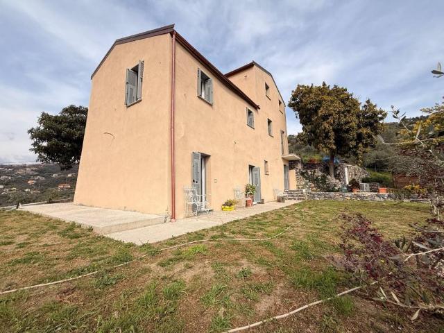 Villa Indipendente in vendita a Sampierdicanne, Chiavari