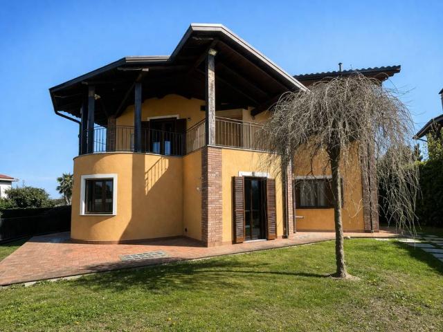 Villa Indipendente in vendita a Roaschia, Piemonte