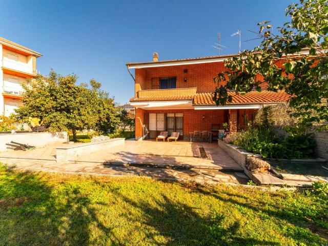 Villa Indipendente in vendita a Pessione, Piemonte