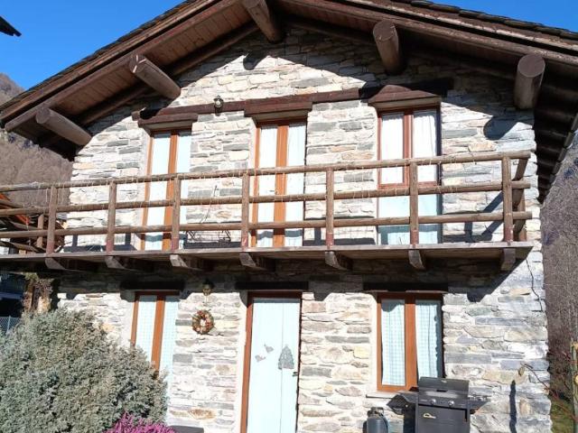 Villa Indipendente in vendita a Chiesa In Valmalenco, Lombardia