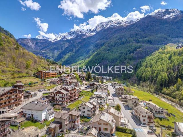 Villa Indipendente in vendita a Chiesa In Valmalenco, Lombardia