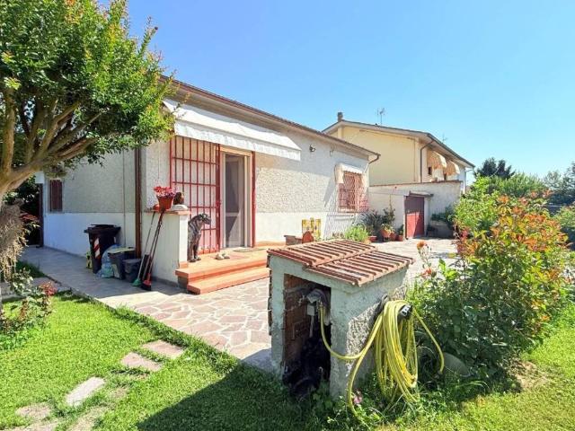 Villa Indipendente in vendita a Chiesina Uzzanese, Toscana