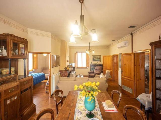 Villa Indipendente in vendita a Chiesina Uzzanese, Toscana