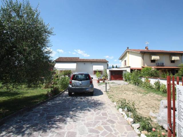 Villa Indipendente in vendita a Chiesina Uzzanese, Toscana