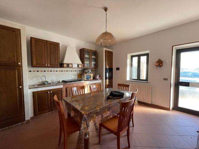 Villa Indipendente in vendita a Chiesina Uzzanese, Toscana