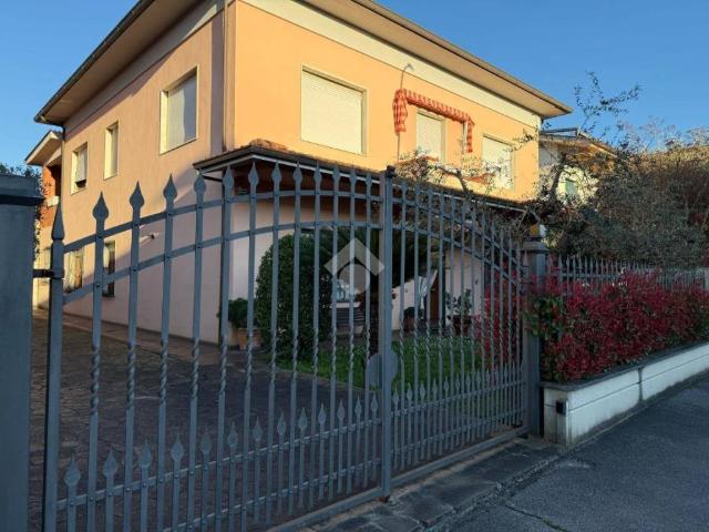 Villa Indipendente in vendita a Chiesina Uzzanese