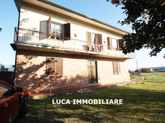Villa Indipendente in vendita a Chiesina Uzzanese, Toscana