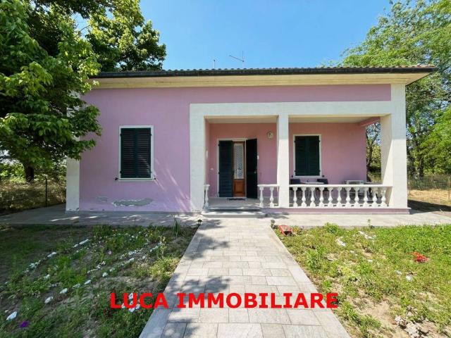 Villa Indipendente in vendita a Chiesina Uzzanese, Toscana