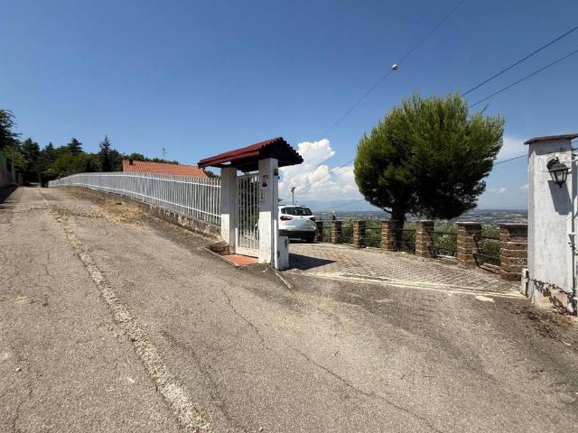 Villa Indipendente in vendita a Chieti, Abruzzo