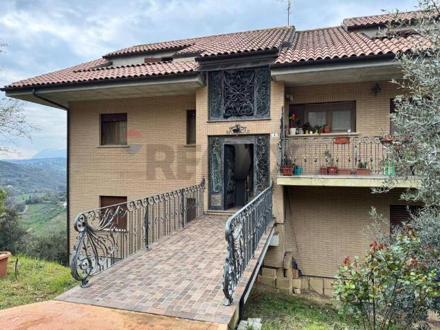 Villa Indipendente in vendita a Chieti, Abruzzo
