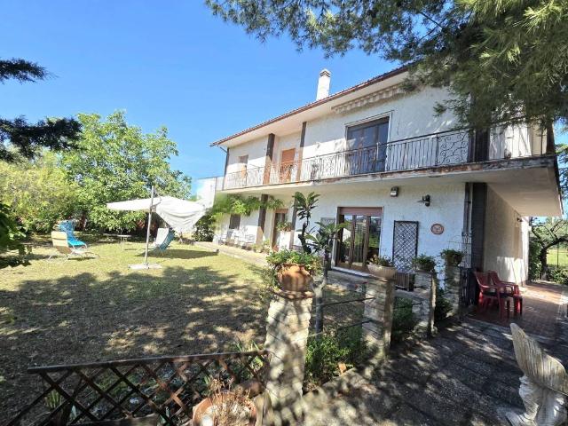 Villa Indipendente in vendita a Santa Barbara, Chieti