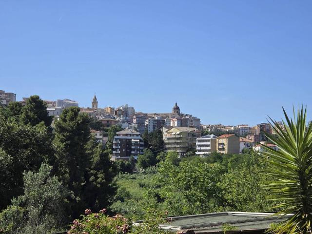 Villa Indipendente in vendita a Santa Barbara, Chieti