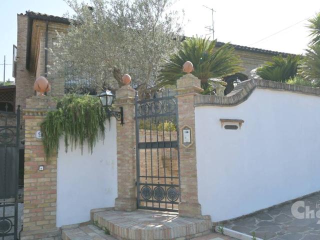 Villa Indipendente in vendita a Chieti, Abruzzo