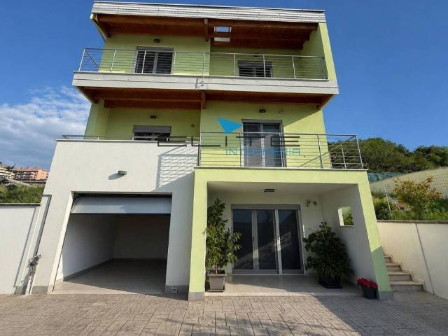Villa Indipendente in vendita a Chieti, Abruzzo