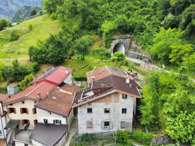 Villa Indipendente in vendita a Chiusaforte, Friuli-Venezia Giulia