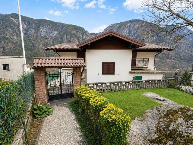 Villa Indipendente in vendita a Chiusaforte, Friuli-Venezia Giulia