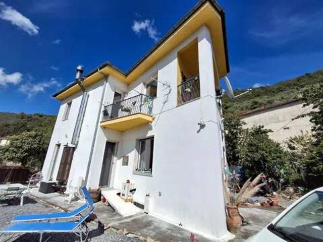 Villa Indipendente in vendita a Chiusanico, Liguria