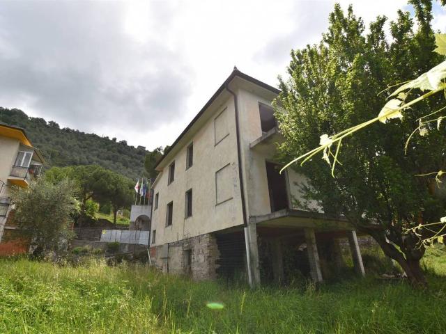 Villa Indipendente in vendita a Chiusanico, Liguria
