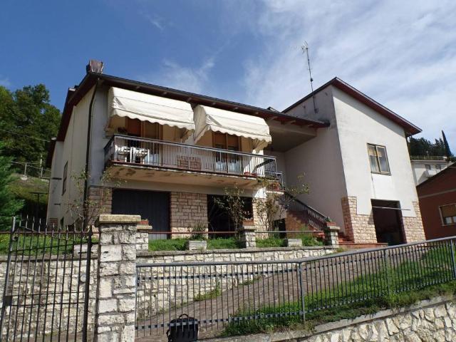 Villa Indipendente in vendita a Chiusi Della Verna, Toscana
