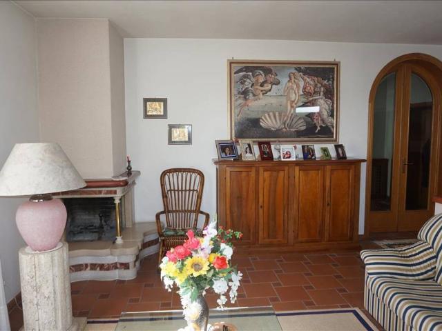 Villa Indipendente in vendita a Chiusi Città, Toscana