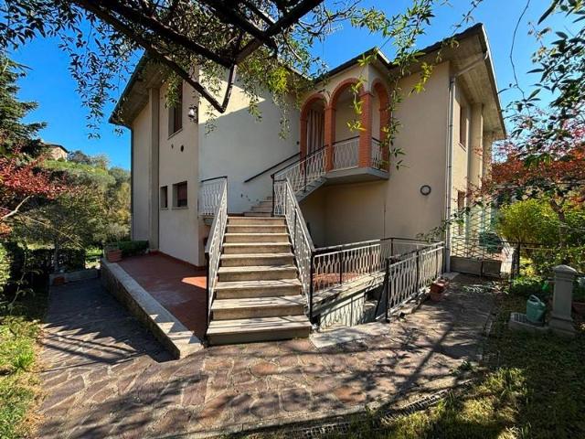 Villa Indipendente in vendita a La Collina, Chiusi Città