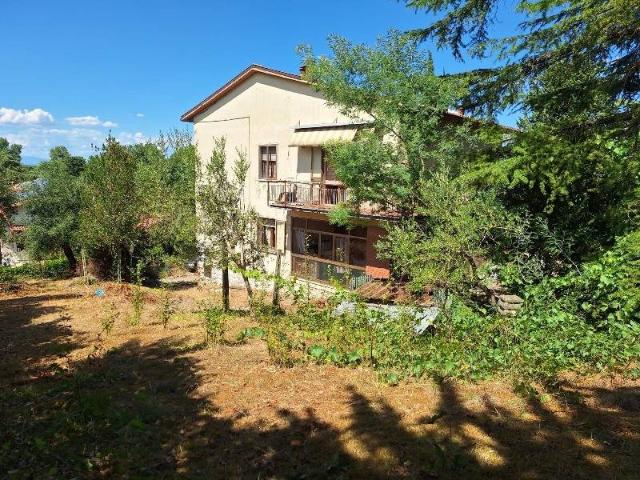 Villa Indipendente in vendita a Chiusi Città, Toscana