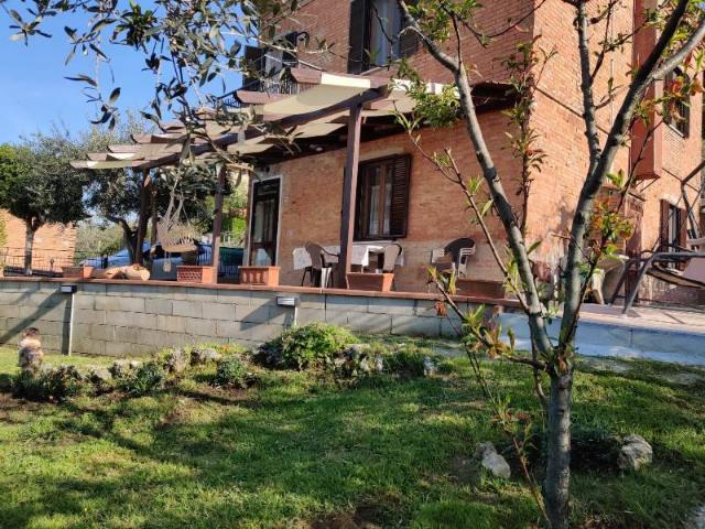 Villa Indipendente in vendita a Chiusi Città, Toscana