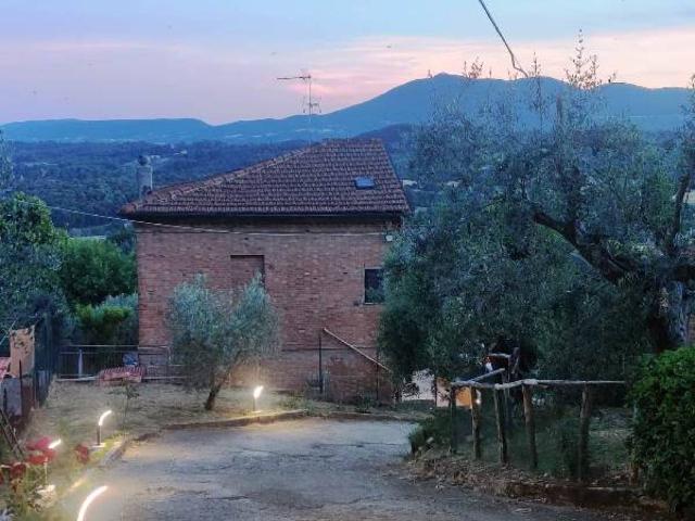 Villa Indipendente in vendita a Chiusi Città, Toscana