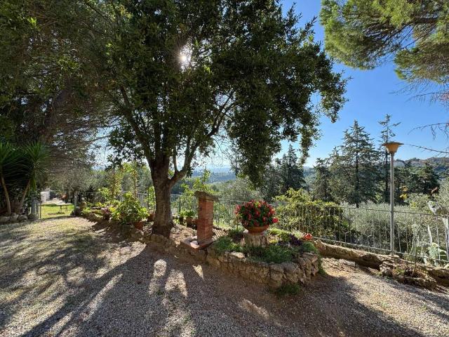 Villa Indipendente in vendita a Chiusi Città, Toscana