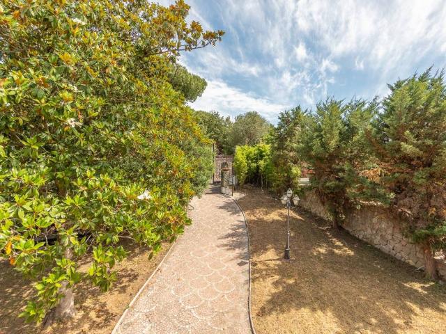 Villa Indipendente in vendita a Vigneti II, Roma Capitale