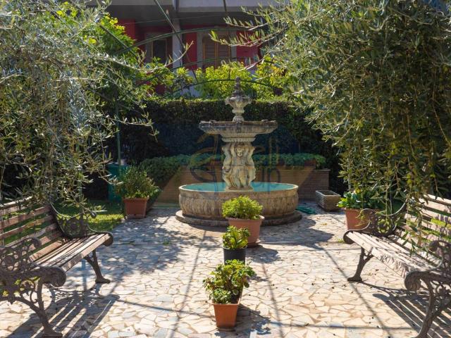 Villa Indipendente in vendita a Acqua Acetosa, Roma Capitale
