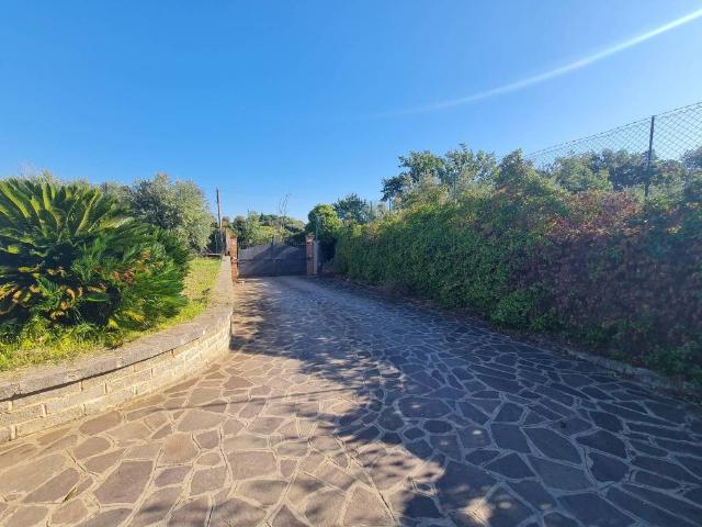 Villa Indipendente in vendita a Valle Copella, Ciampino