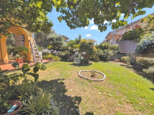 Villa Indipendente in vendita a Acqua Acetosa, Roma Capitale