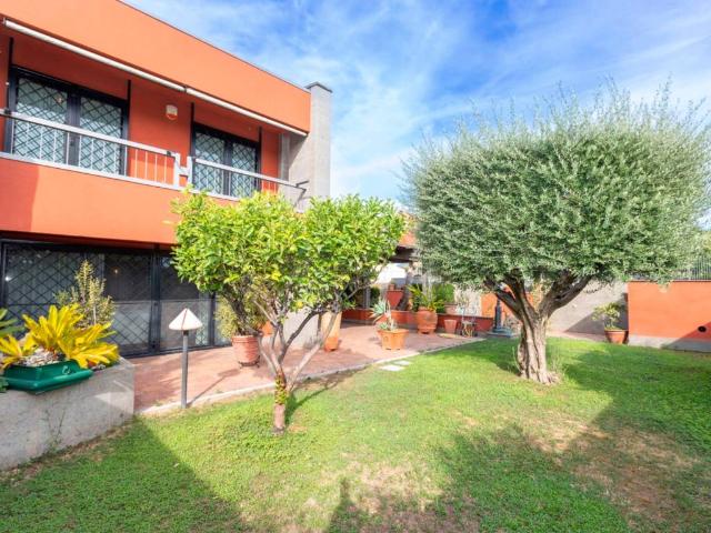 Villa Indipendente in vendita a Acqua Acetosa, Roma Capitale