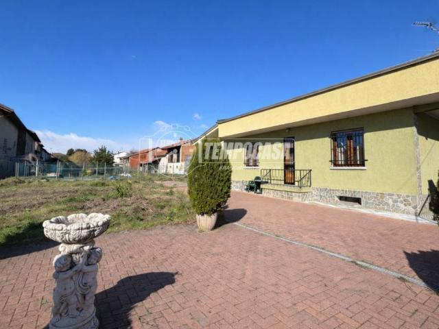 Villa Indipendente in vendita a Piemonte, Vercelli