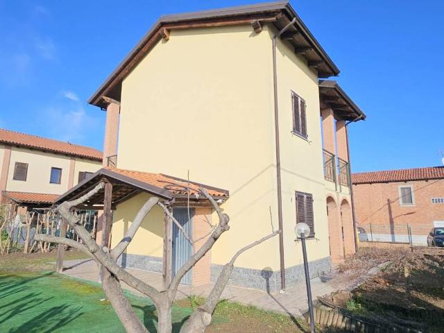 Villa Indipendente in vendita a Piemonte, Vercelli