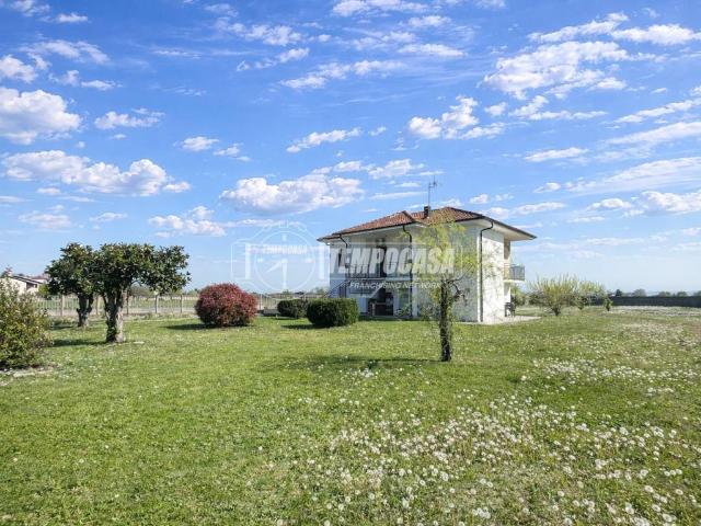 Villa Indipendente in vendita a Piemonte, Vercelli