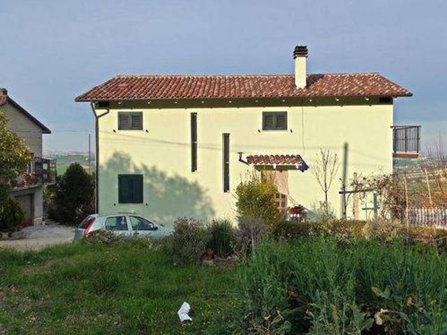 Villa Indipendente in vendita a Strada, Marche