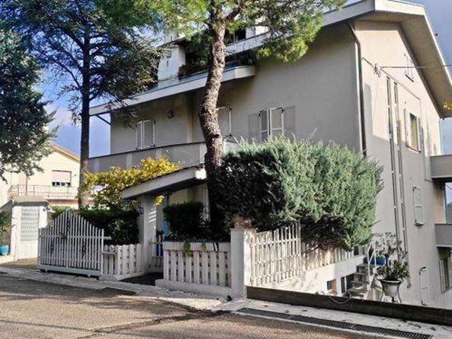 Villa Indipendente in vendita a Pozzo, Marche