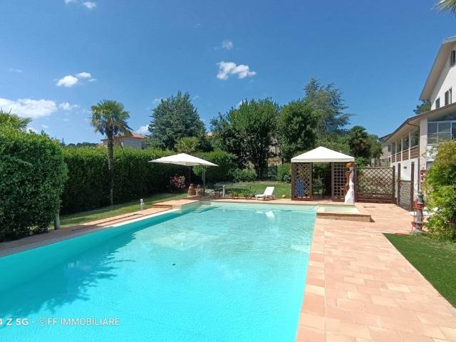 Villa Indipendente in vendita a Marche, Macerata