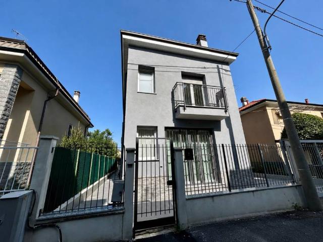 Villa Indipendente in vendita a Zona Omogenea Milano Nord, Cinisello Balsamo