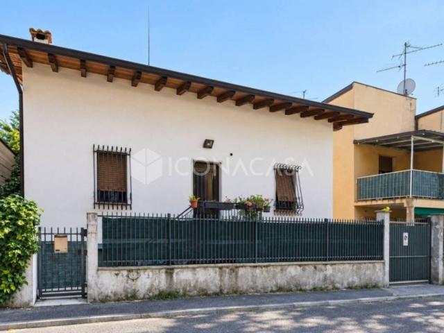 Villa Indipendente in vendita a Robecco, Cinisello Balsamo