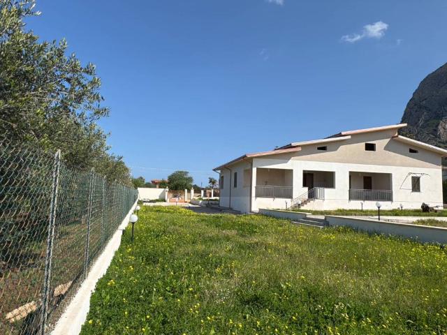 Villa Indipendente in vendita a Cinisi, Sicilia