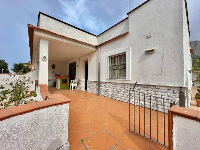 Villa Indipendente in vendita a Siino, Cinisi